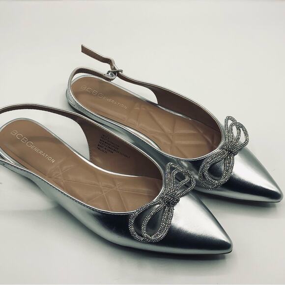 BCBGeneration  Women's Silver Bow Sling BuckleStrap Closure Kristin Flat Sz 7 - Picture 1 of 9